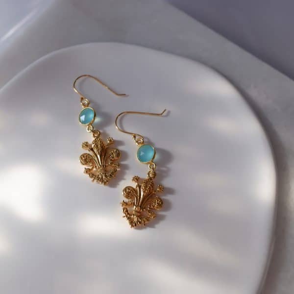 Orecchini antico Giglio e calcedonio acqua